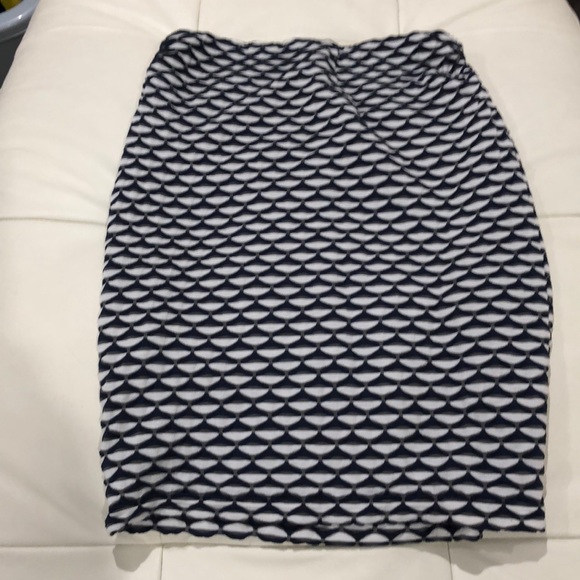 NWOT Max Studio Pencil Skirt - Picture 3 of 4